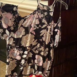 Open shoulder/ off shoulder / loose sleeve top